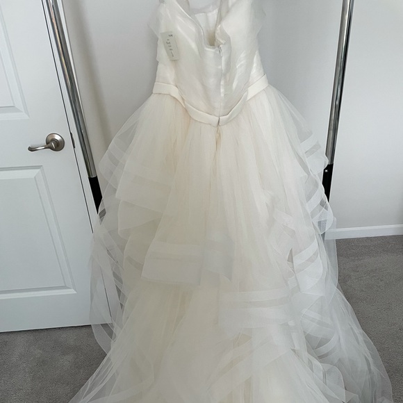 Reem Acra “I’m Romantic” bridal gown - Picture 2 of 6